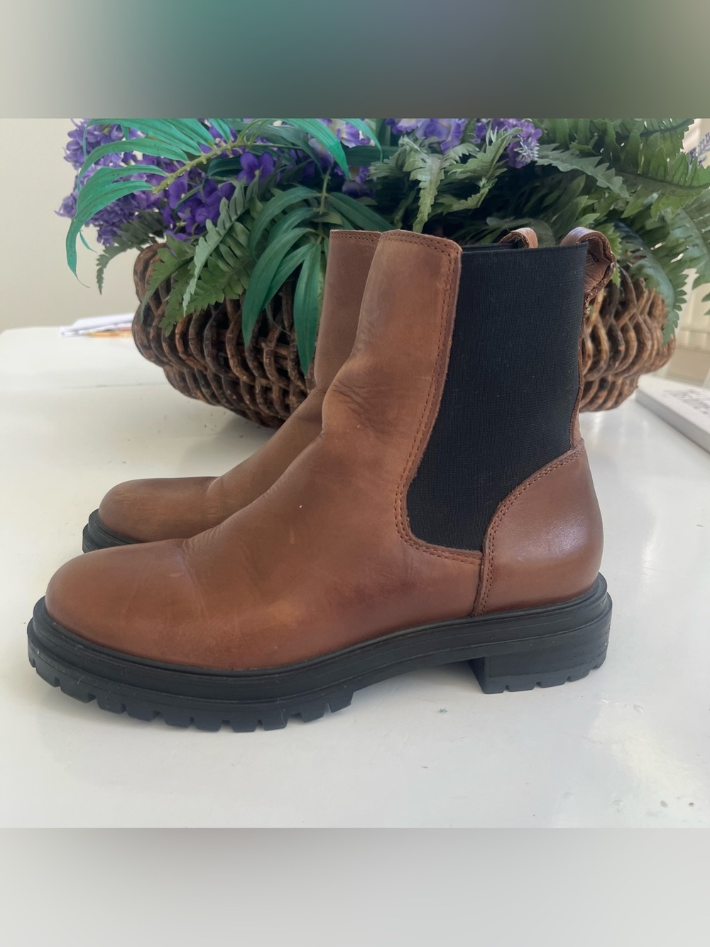 Madewell The Bradley Chelsea Lugsole Boots Brown WMN Sz 7 side Gusset Great Cond